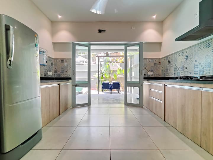 Full kitchen image 1