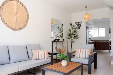Popular Airbnb listing: Casa Leopardo | Spacious and Comfortable | 3 Bedrooms | 4 Bathrooms | Pool in Supermanzana 341