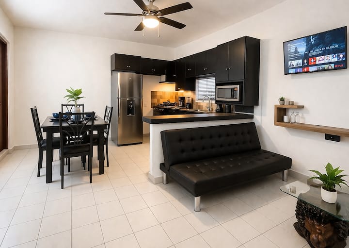 Apartment For 5 / Walk To Downtown / Full Kitchen - Cabo San Lucas