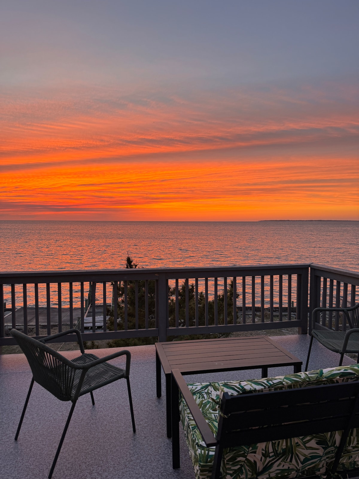 Waterfront Sunset Escape • Pet Friendly • OBX