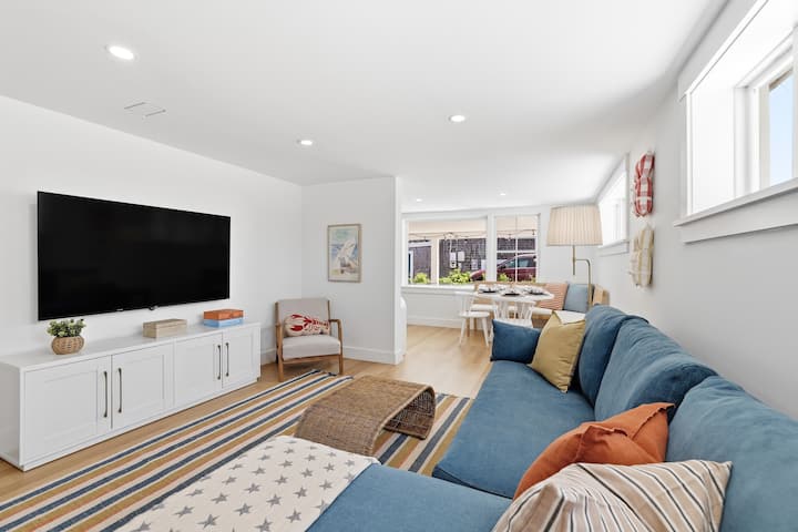 *New! Water Views | Falmouth Heights Beach - Falmouth, MA