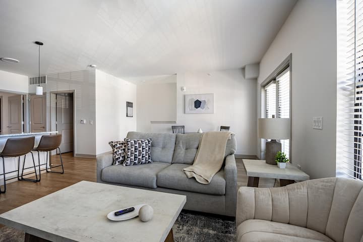 Landing | Stunning 1bd In Gateway Crossing - Greenfield, IN