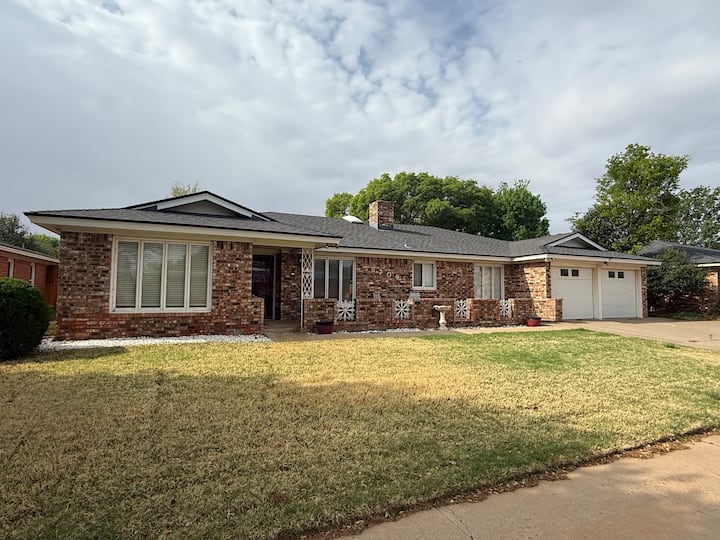 Spacious, Family Friendly, Sleeps 14 - ラボック, TX