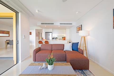 Top performing Airbnb: Lagoon Edge—Waterfront Living with Pool near CBD in Darwin City