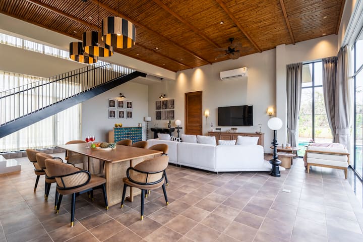 Living room image 2
