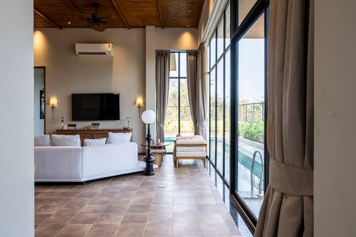 Living room image 4