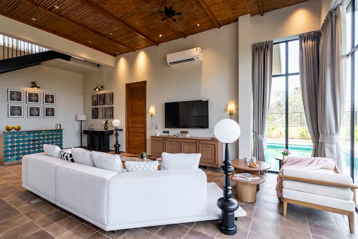 Living room image 6