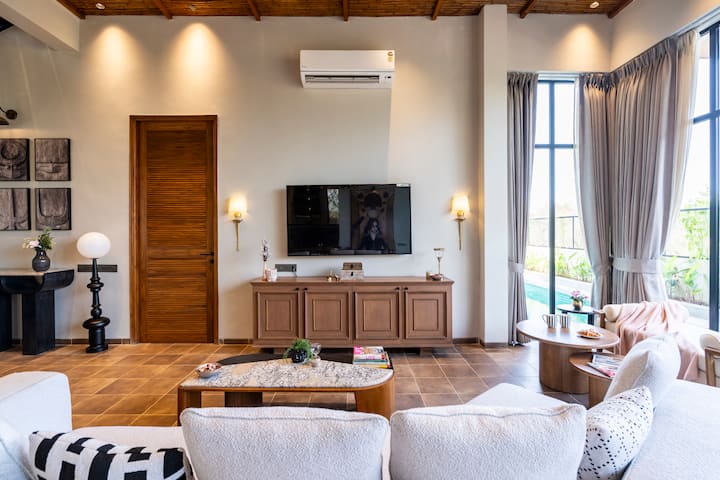 Living room image 5