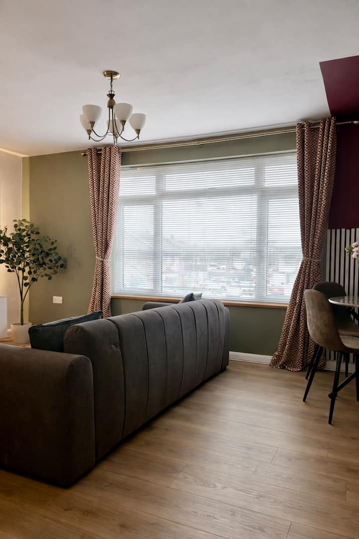 Sleeps 4 | Airport | Parking | Quiet Location - Bedfordshire