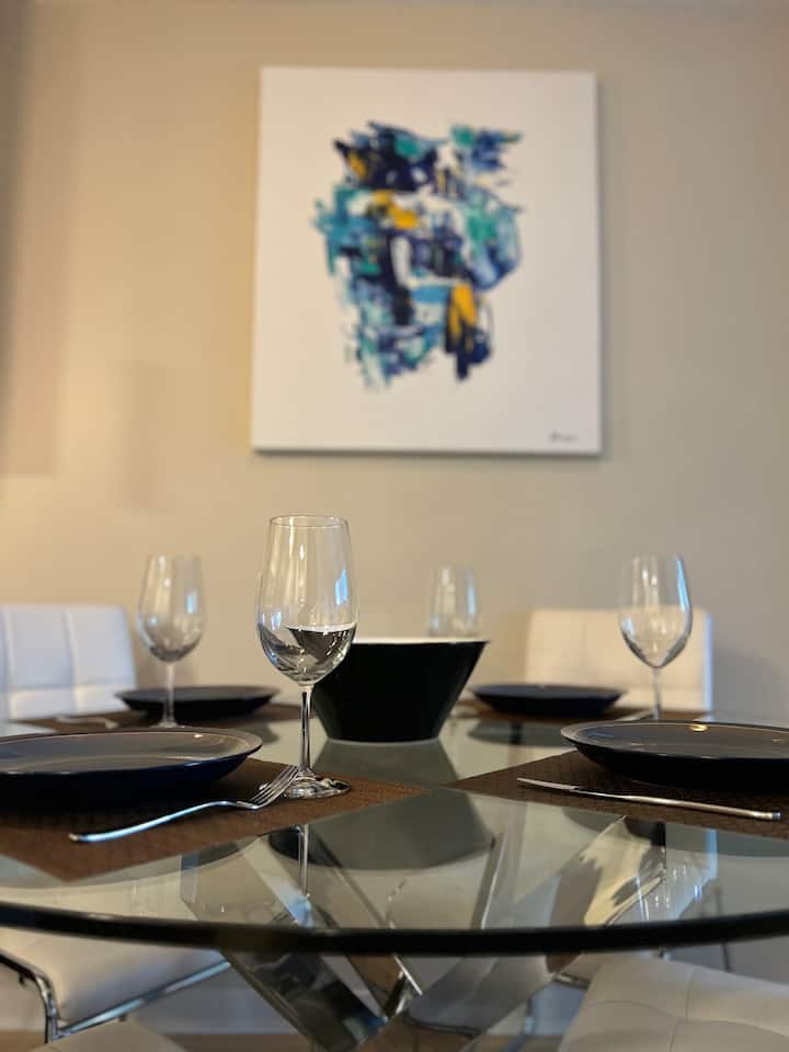 Artistic 1b+den Next To Stadium Pool, Gym, Parking - Vancouver