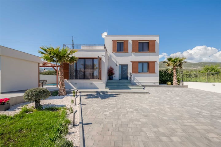 Villa Golden Memories I Heated Pool, Near Sea - Arbanija