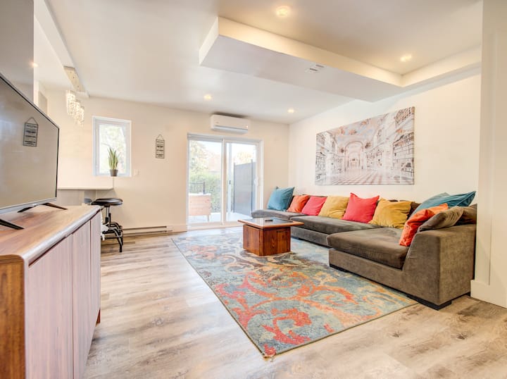 Spacious 2bdr Retreat | Balcony & Free Parking - Dorval