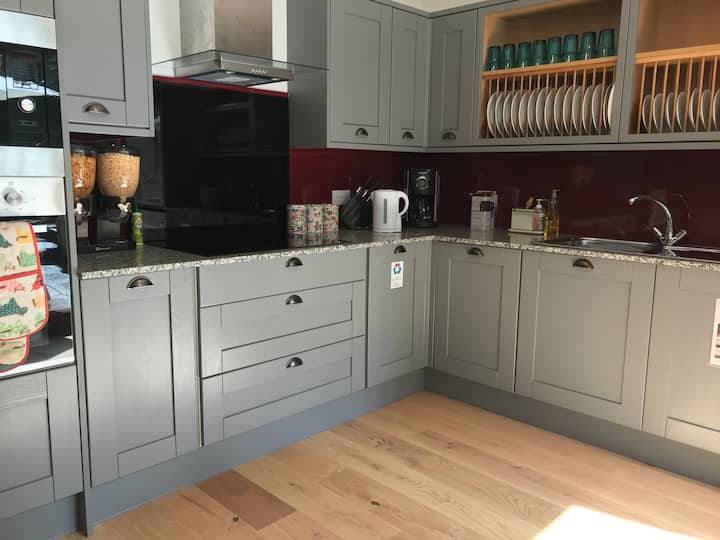 Central Five En-suite Bedroom House, Lounge/diner. - Fort William