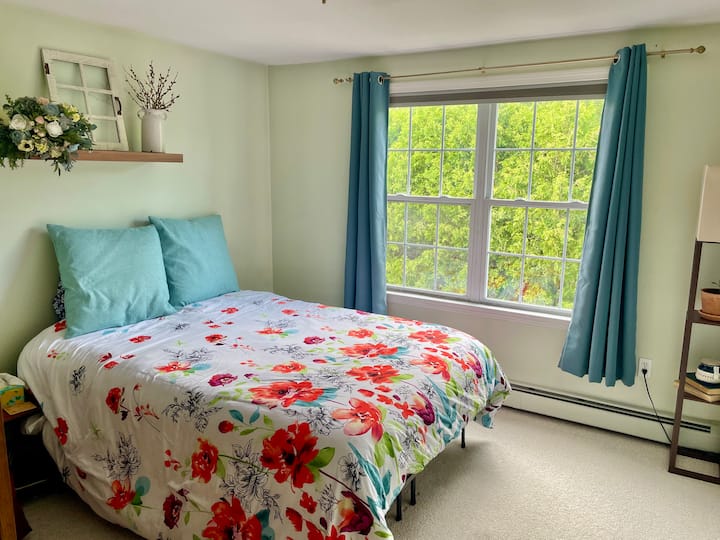 2 Room Family-friendly World Cup Stay - Franklin, MA