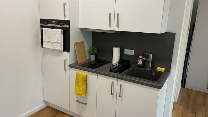 Central Glow | Mid Stay | Parking Included - Wiesbaden