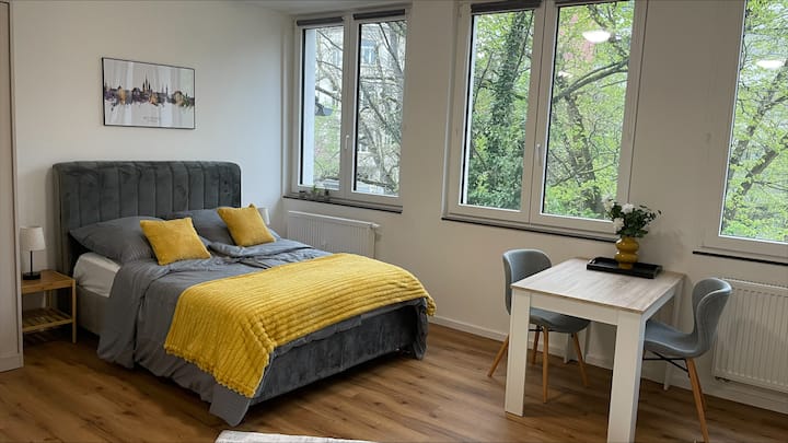 Central Glow | Mid Stay | Parking Included - Wiesbaden