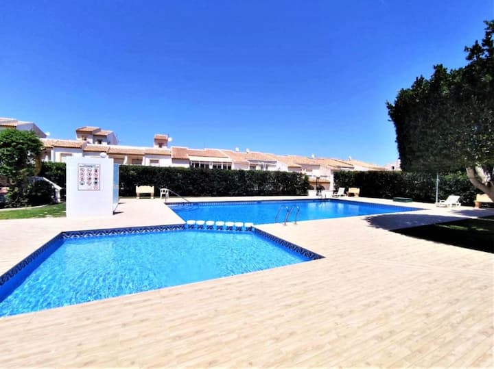 Spacious 3-bedroom Home With Pool And Parking - Santa Pola