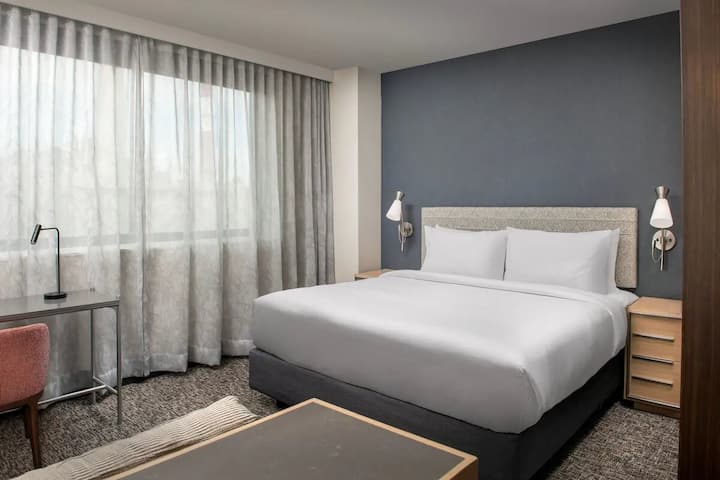 King Ste | Marriott Queens | Near Subway | 2 Units - Queens, NY