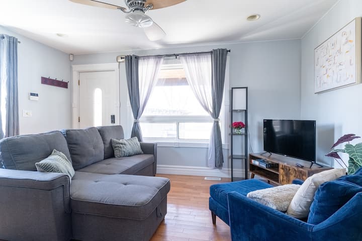 Spacious 3br Home Near Downtown & Detroit - Windsor