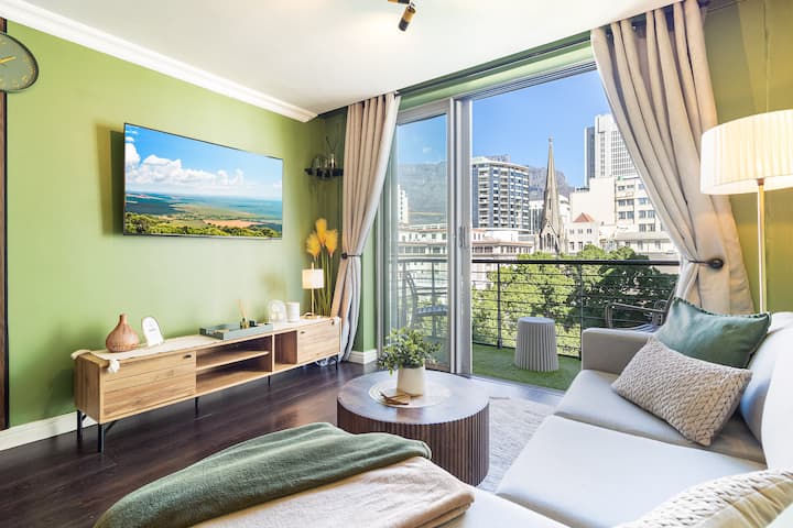 Greenmarket Gem + Table Mountain Views, Pool & Gym - Cape Town