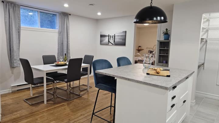 Alex’s Home Sweet Stay - Kanata
