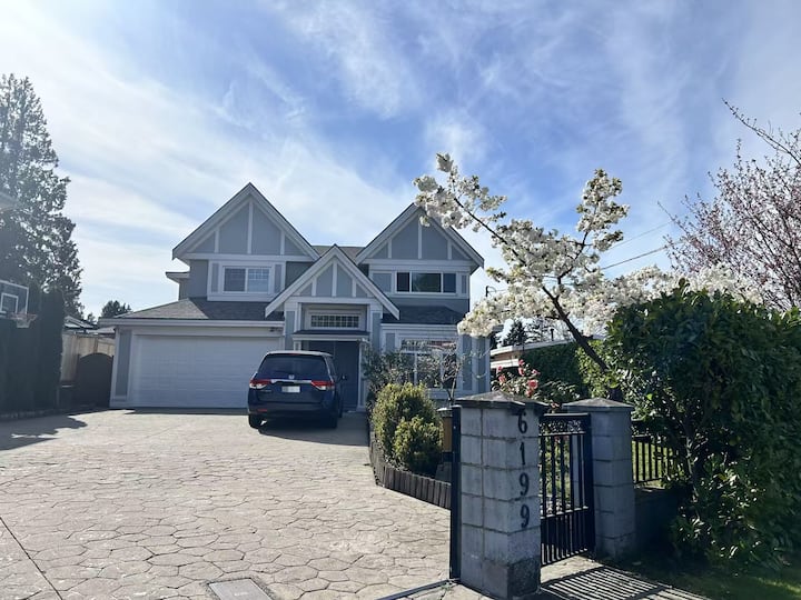 Beautiful Deer Lake Home 3 Bedrooms - 本那比
