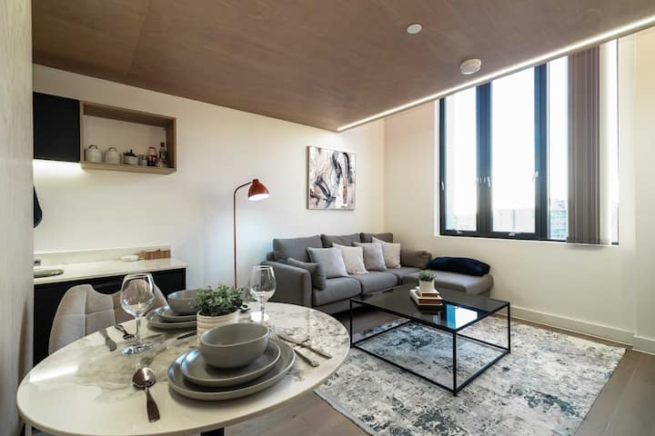 Stunning 2 Bed Manchester Apartment W City Views - HOME Theatre Manchester