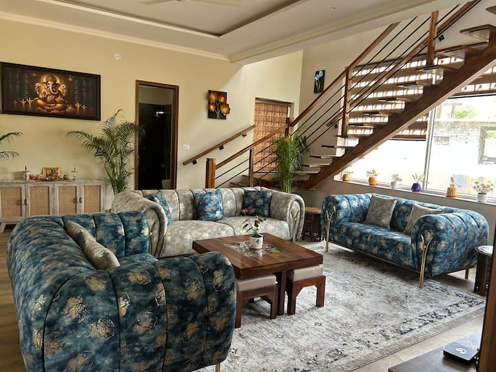 Scenic 3br Villa | Mountain View, Lawn & Terraces - ダラムシャーラー