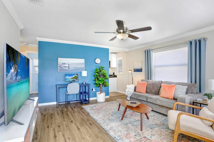 Coastal 2 Bedroom | 10 Min To White Sand Beaches - Gulfport, FL