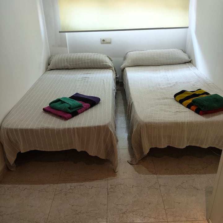 Habitación 2 Camas. Cerca Transporte Publico. - Sabadell