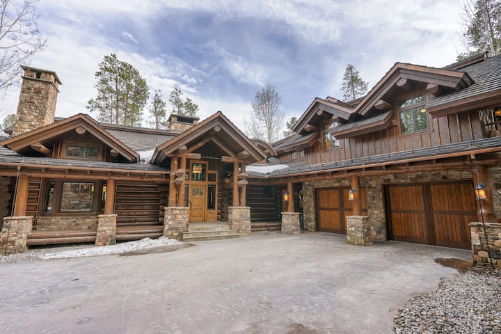 Abode At Timber Ridge, Ski-in/out Luxury Home - Jackson, WY