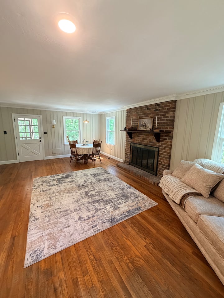 Serene Woodland Escape - Lake Hartwell