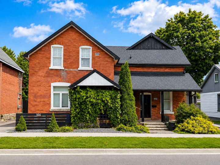 2 Min To Lake | Downtown Orillia + Free Parking - 오릴리아