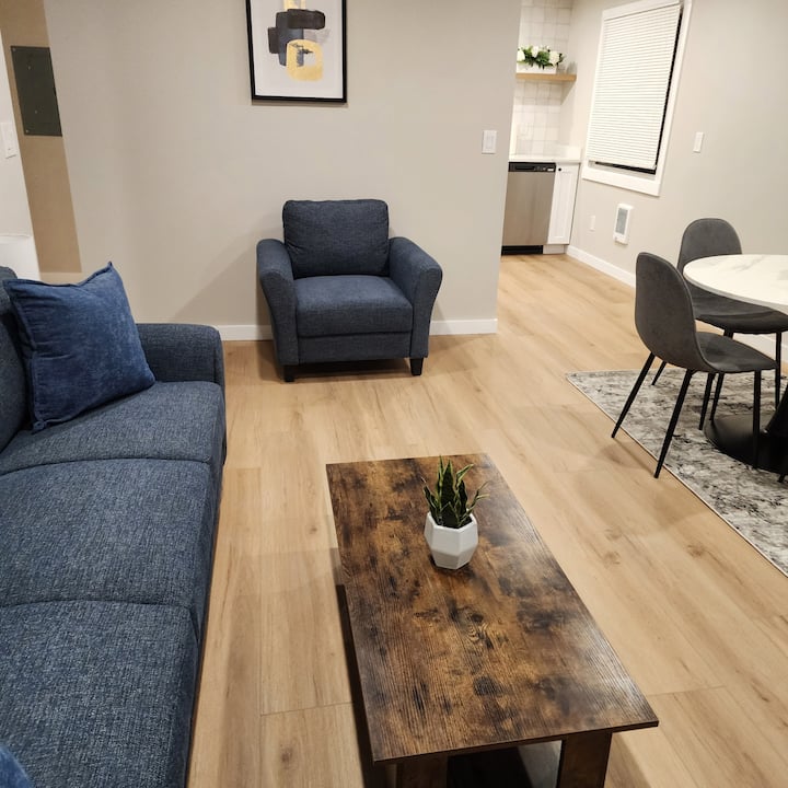 King Bed | Walk To It All! Stadium District Oasis - Tacoma, WA