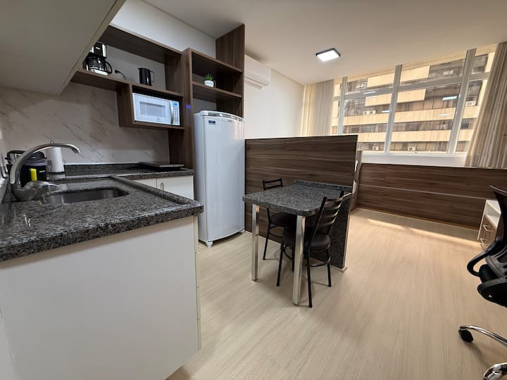Studio 304 No Centro | Piscina · Academia - Curitiba
