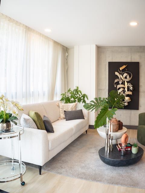 Top performing Airbnb: Luxury Suite with Jacuzzi, Terrace and Private BBQ in Arboledas