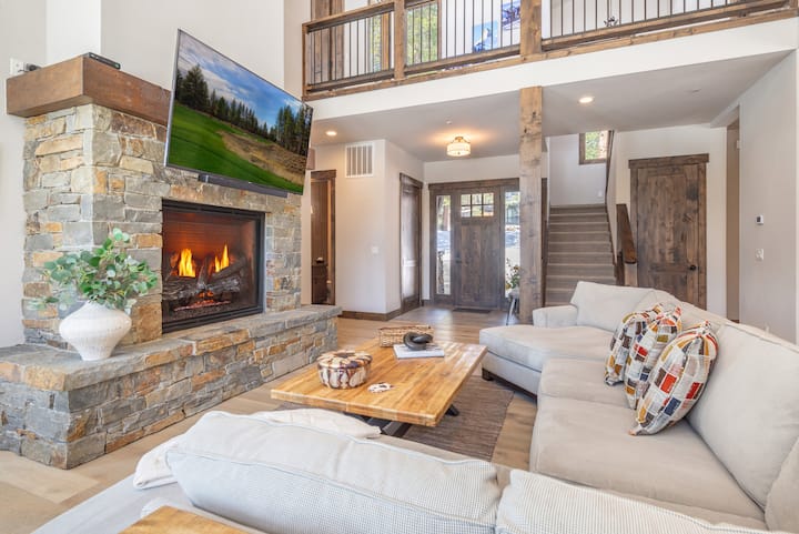 Fairway Estate: Hot Tub, Fire Pit & Dog Friendly - Truckee, CA
