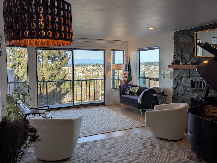 Scandi-chic Home - Fab View / Roof Deck - Near Bus - Shoreline, WA