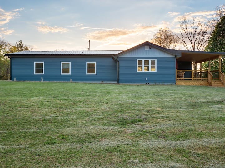 Newly Remodeled 4 Br 3 Ba Home W/ Mountain Views - Weaverville, NC