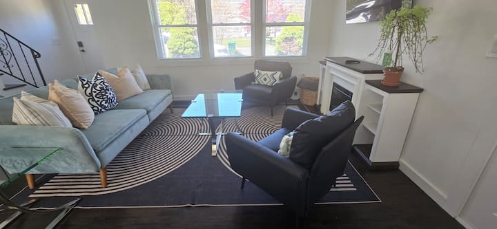 Coastal Hampton Bays 4 Bedroom Getaway - East Quogue, NY