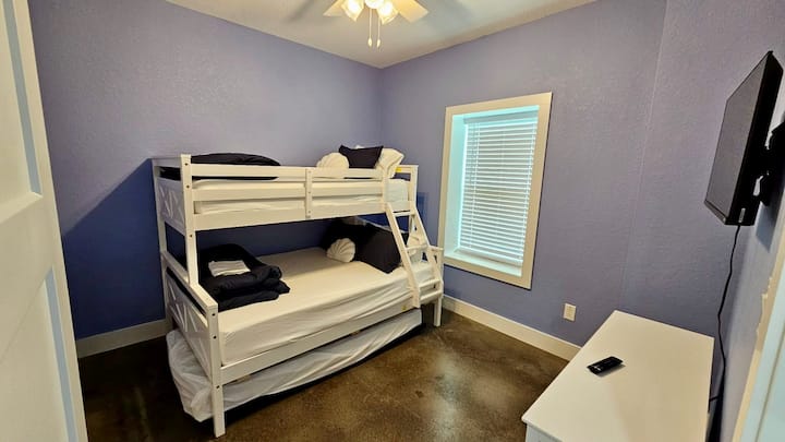 Tercer dormitorio, cama matrimonial/dos camas individuales