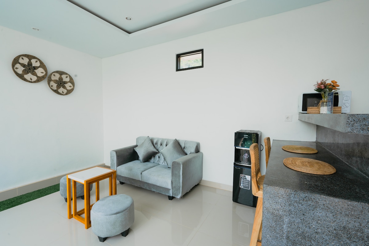 Villa in Kediri · 2 bedrooms · 2 beds · 2 private baths, συγκρίσιμο Airbnb