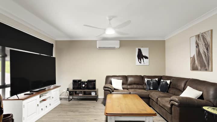 Modern 4br Muswellbrook Home | Secure Parking - Muswellbrook
