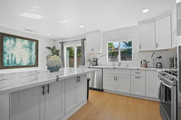 Beautiful 3 Bedroom Lakewood House - Norwalk, CA