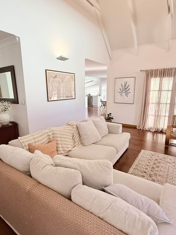 Family Coastal Cottage - Avoca Beach