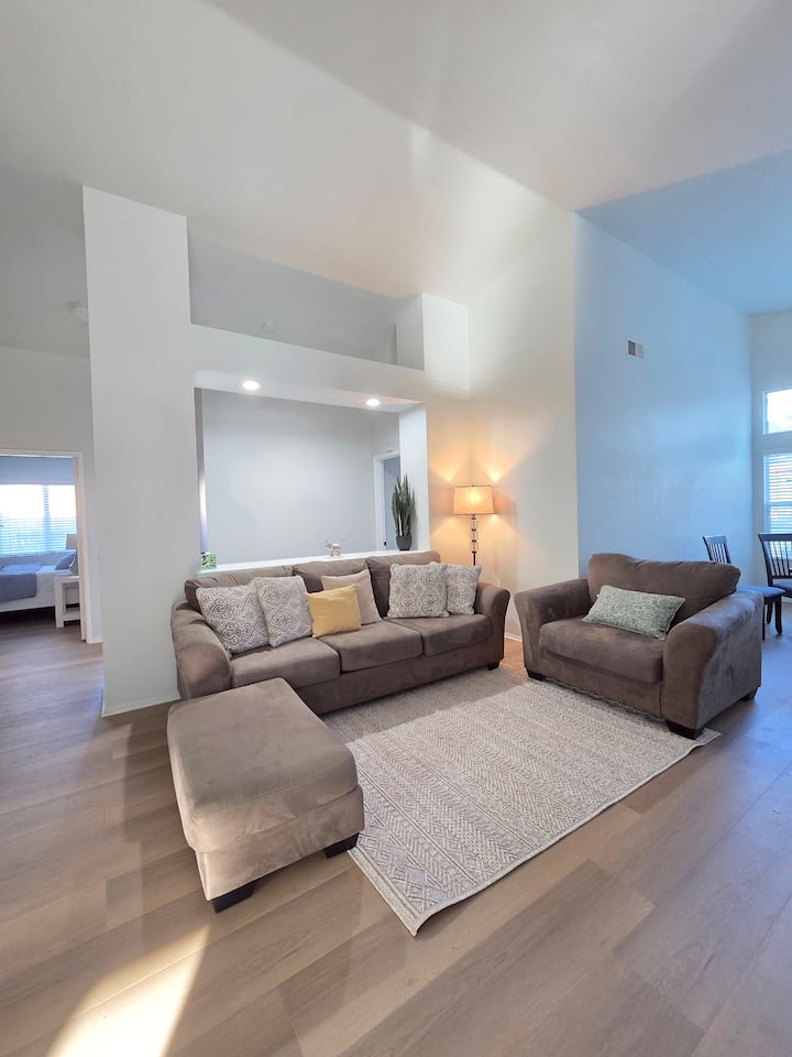 Modern Executive Retreat In Corona - Corona