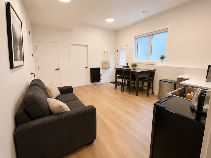 The Vista | Cozy 1 Bedroom Suite • Black Mountain - Kelowna