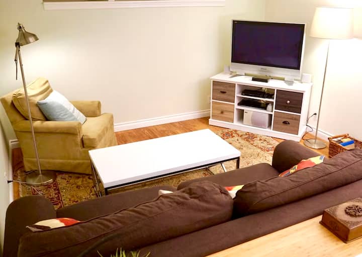 Cozy Queen Anne Retreat-10 Min To Downtown - Seattle, WA