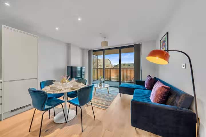 Artistic Retreat In Raynes Park, Near Wimbledon - Surbiton