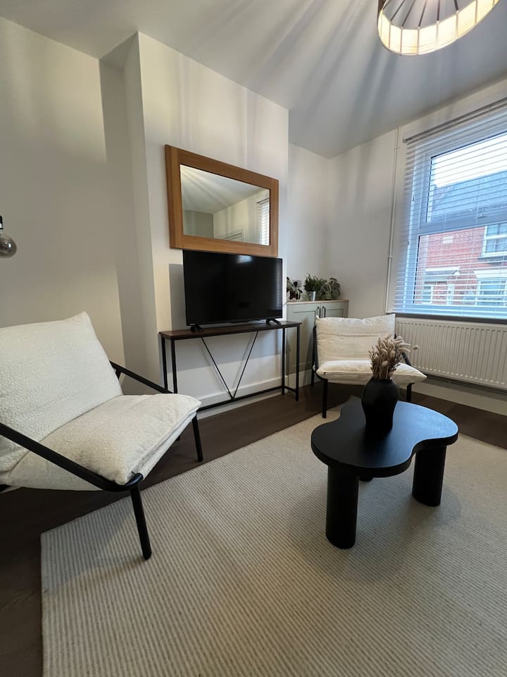 Central Home | Sleeps 5 | Nearby Parking - Colchester